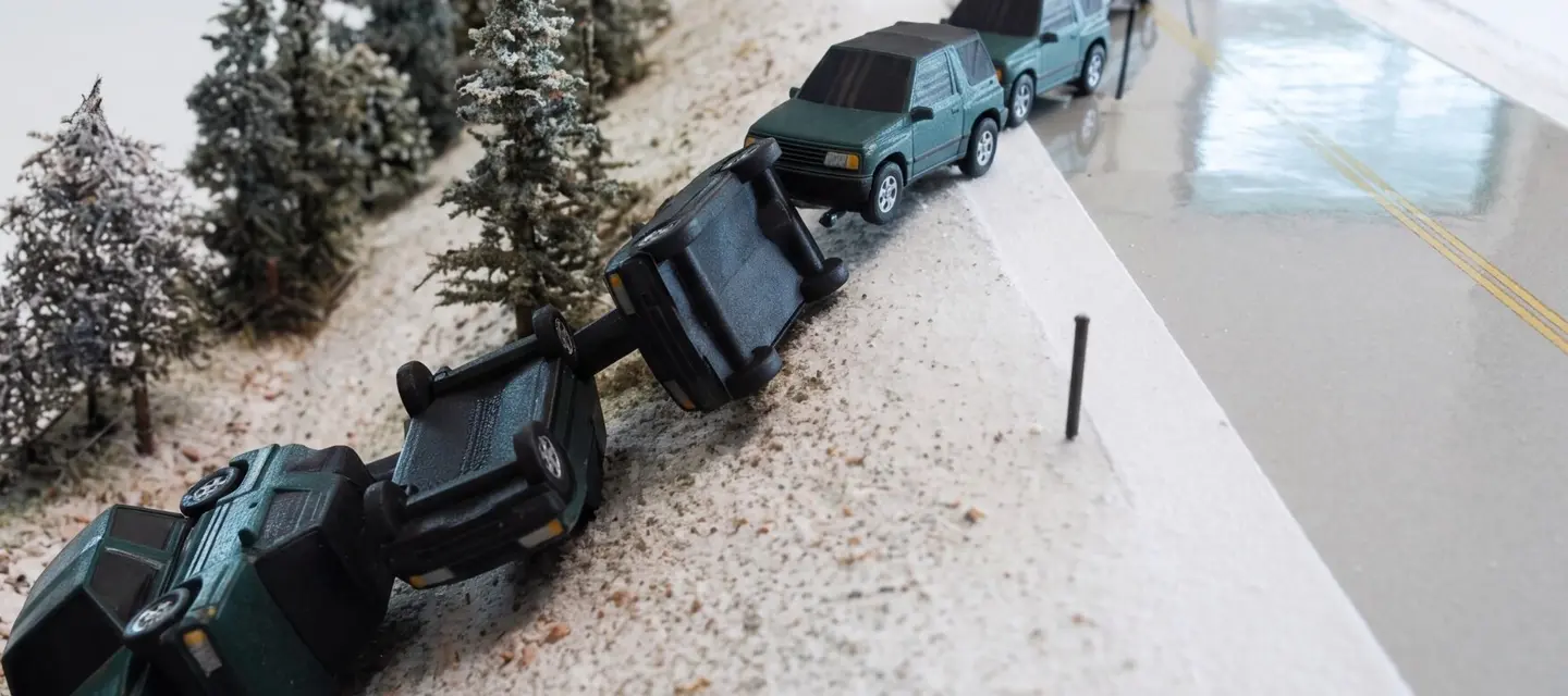 Vehicle collision courtroom model with blue cars on a snowy roadway